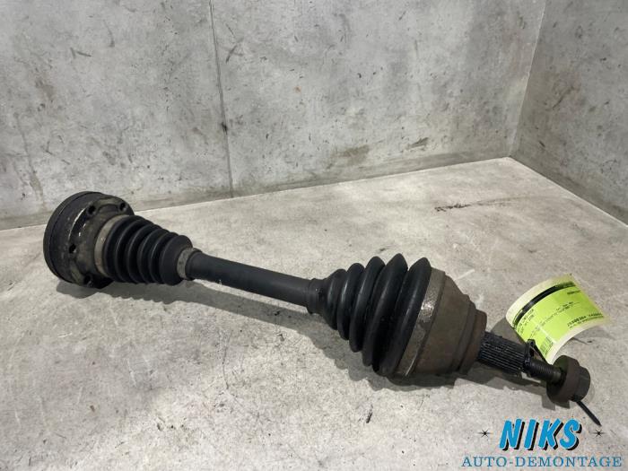 Gebruikte Aandrijfas links-voor Volkswagen Passat Variant (3C5) 2.0 TDI 16V 140 Prijs op aanvraag aangeboden door Niks autodemontage