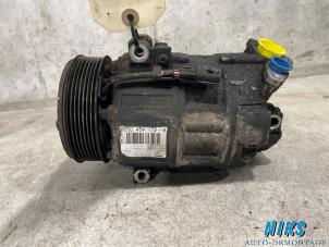 Gebruikte Aircopomp Renault Trafic New (FL) 2.0 dCi 16V 115 Prijs op aanvraag aangeboden door Niks autodemontage