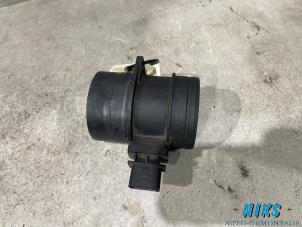 Gebruikte Luchtmassameter Volkswagen Transporter T5 2.5 TDi PF Prijs op aanvraag aangeboden door Niks autodemontage