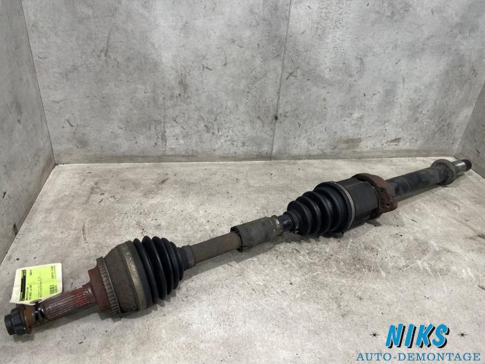 Gebruikte Steekas rechts-voor Toyota Avensis Wagon (T25/B1E) 2.4 16V VVT-i D4 Prijs op aanvraag aangeboden door Niks autodemontage