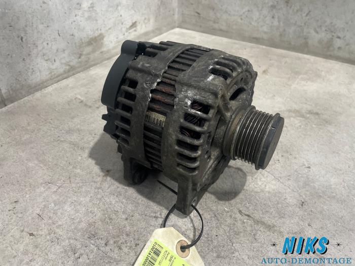 Gebruikte Dynamo Volkswagen Passat Variant (3C5) 2.0 TDI 16V 140 Prijs op aanvraag aangeboden door Niks autodemontage