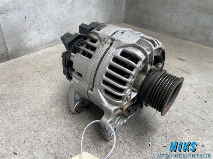 Gebruikte Dynamo Volkswagen Golf IV (1J1) 1.6 FSI 16V Prijs op aanvraag aangeboden door Niks autodemontage