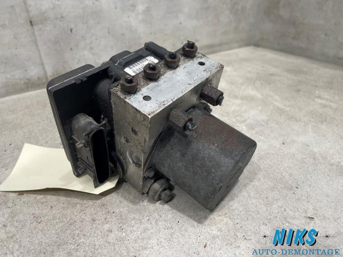Gebruikte ABS Pomp Nissan Qashqai (J10) 2.0 16V Prijs op aanvraag aangeboden door Niks autodemontage