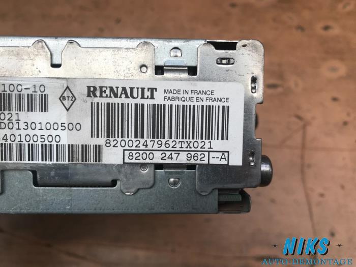 CD Speler van een Renault Laguna II Grandtour (KG) 2.2 dCi 150 16V 2003