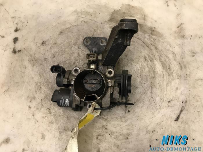 Gebruikte Gasklephuis Renault Twingo (C06) 1.2 Prijs op aanvraag aangeboden door Niks autodemontage