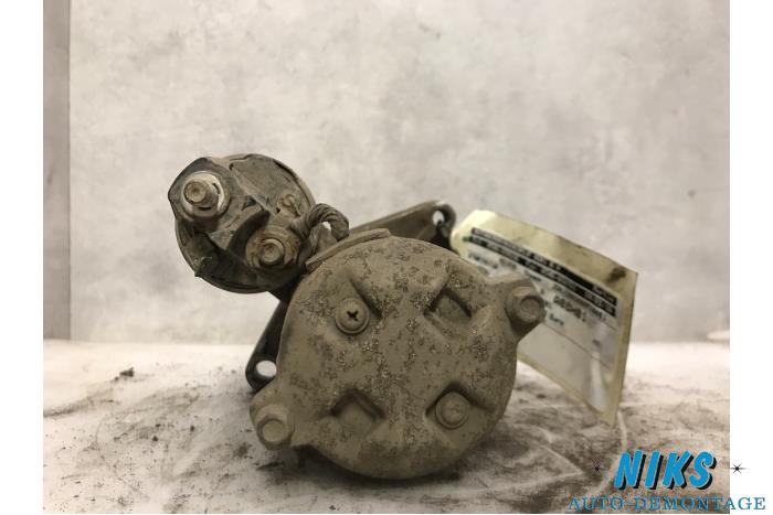 Startmotor van een Daihatsu Terios (J1) 1.3 16V 4x4 1999