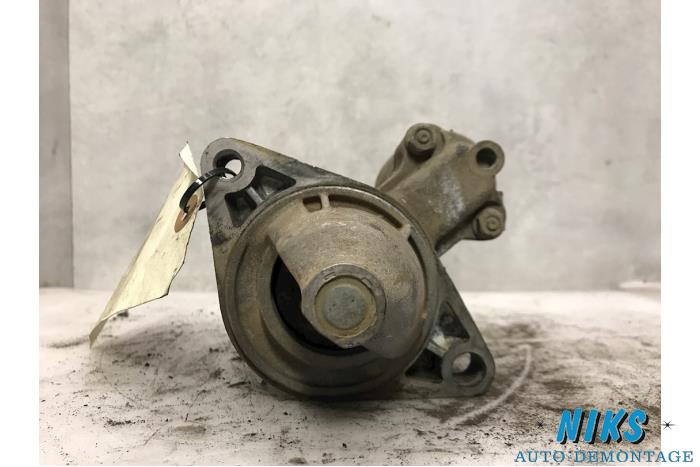 Startmotor van een Daihatsu Terios (J1) 1.3 16V 4x4 1999