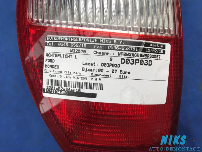Achterlicht links van een Ford Mondeo III Wagon 2.0 16V 2005