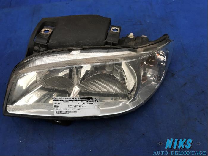 Koplamp links van een Seat Ibiza II Facelift (6K1) 1.6 2000