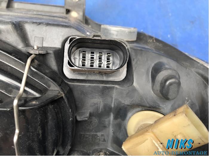 Koplamp links van een Seat Ibiza II Facelift (6K1) 1.6 2000