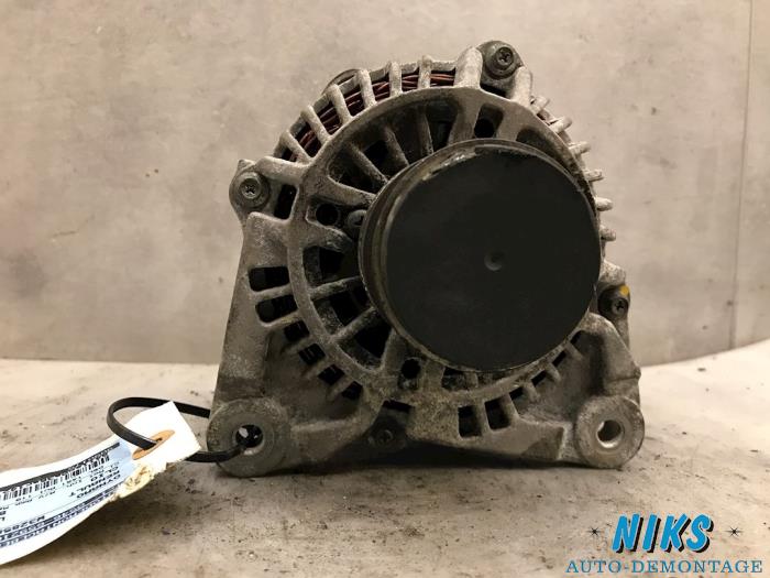 Gebruikte Dynamo Renault Clio II Societe (SB) 1.5 dCi 65 Prijs op aanvraag aangeboden door Niks autodemontage