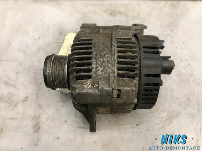 Dynamo van een Renault Megane Break/Grandtour (KA) 1.9 dCi 2003