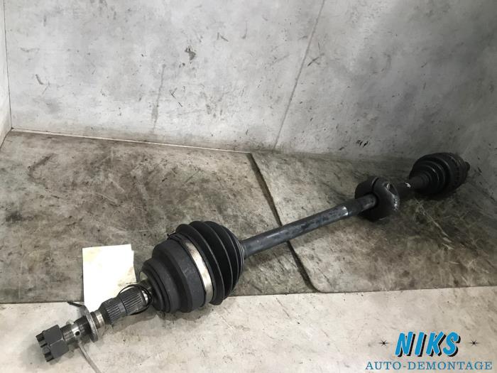 Gebruikte Steekas rechts-voor Opel Astra G (F08/48) 2.0 16V Prijs op aanvraag aangeboden door Niks autodemontage