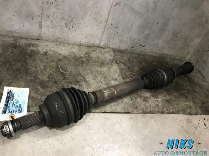 Gebruikte Aandrijfas rechts-voor Renault Laguna II Grandtour (KG) 2.0 16V IDE Prijs op aanvraag aangeboden door Niks autodemontage
