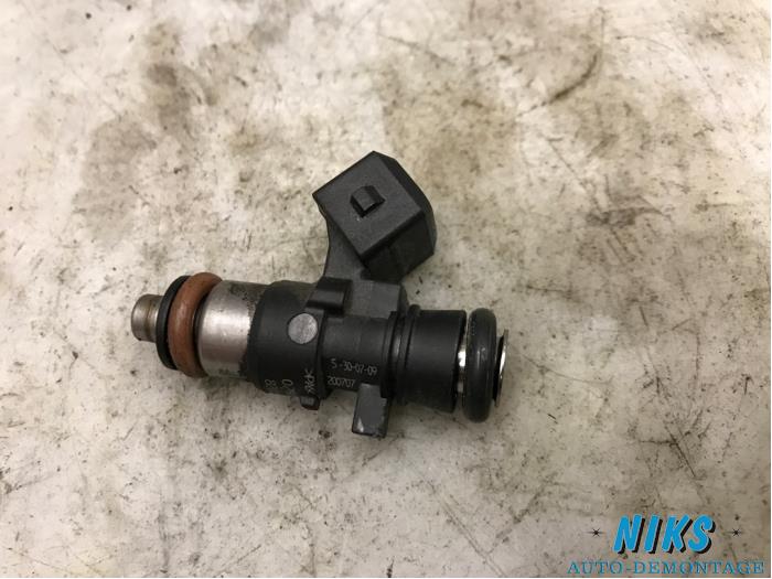 Injector (benzine injectie) van een Renault Clio 2009