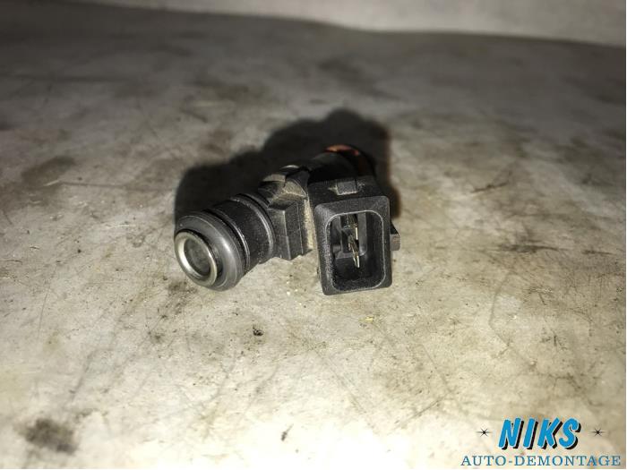 Injector (benzine injectie) van een Renault Clio 2009