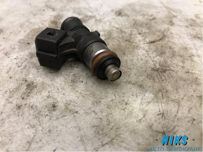 Injector (benzine injectie) van een Renault Clio 2009