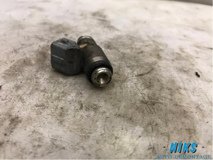 Injector (benzine injectie) van een Renault Megane (BA) 1.4 16V 2000
