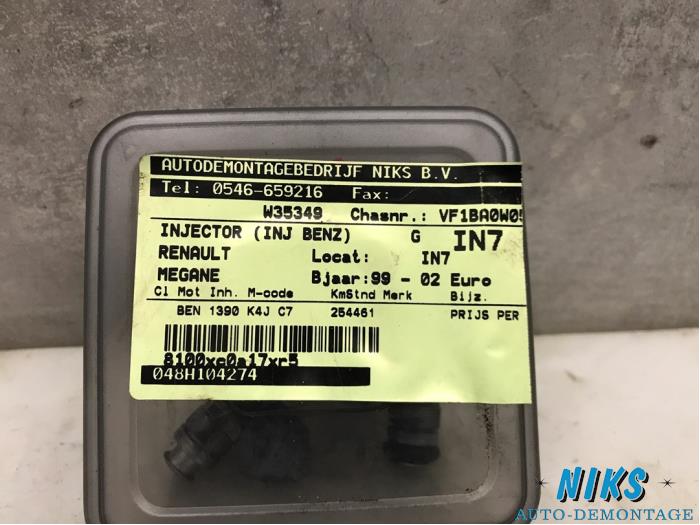 Injector (benzine injectie) van een Renault Megane (BA) 1.4 16V 2000