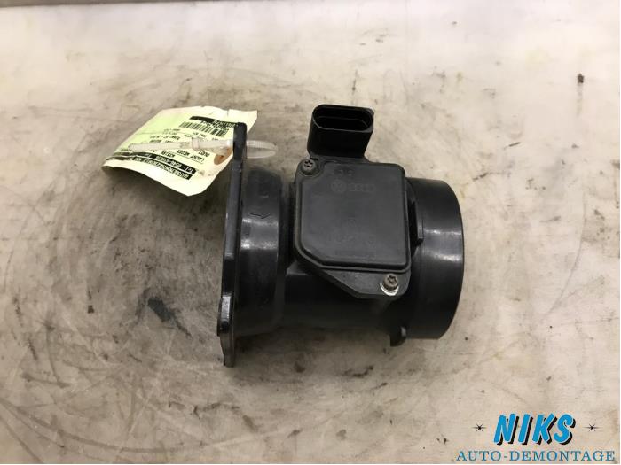 Luchtweger van een Audi A6 (C5) 2.4 V6 30V 2002