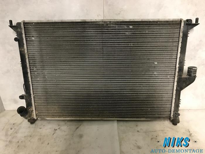 Gebruikte Radiateur Dacia Sandero I (BS) 1.2 16V Bifuel Prijs op aanvraag aangeboden door Niks autodemontage