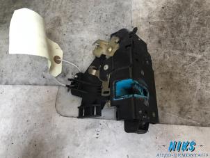 Gebruikte Deurslot Mechaniek 2Deurs rechts Volkswagen Caddy III (2KA,2KH,2CA,2CH) 1.9 TDI Prijs op aanvraag aangeboden door Niks autodemontage