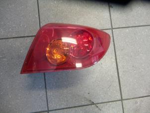 Gebruikte Achterlicht rechts Mazda 3 Sport (BK14) 1.3i 16V Prijs € 30,00 Margeregeling aangeboden door Autosloopbedrijf H.C.Stouten