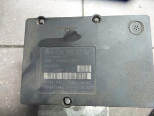 Gebruikte ABS Pomp Mercedes CLK (C209) 2.2 220 CDI 16V Prijs € 125,00 Margeregeling aangeboden door Autosloopbedrijf H.C.Stouten