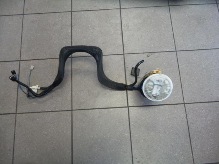 Gebruikte Tank element Pomp Mercedes CLK (C209) 2.2 220 CDI 16V Prijs € 75,00 Margeregeling aangeboden door Autosloopbedrijf H.C.Stouten