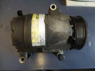 Gebruikte Pomp Airco Renault Espace (JK) 2.0 16V Prijs € 100,00 Margeregeling aangeboden door Autosloopbedrijf H.C.Stouten