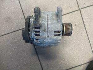 Gebruikte Alternator Nissan NV200 Prijs € 60,00 Margeregeling aangeboden door Autosloopbedrijf H.C.Stouten