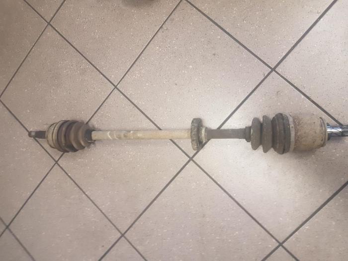 Gebruikte Steekas rechts-voor Nissan Micra (K11) 1.3 LX,SLX 16V Prijs € 45,00 Margeregeling aangeboden door Autosloopbedrijf H.C.Stouten
