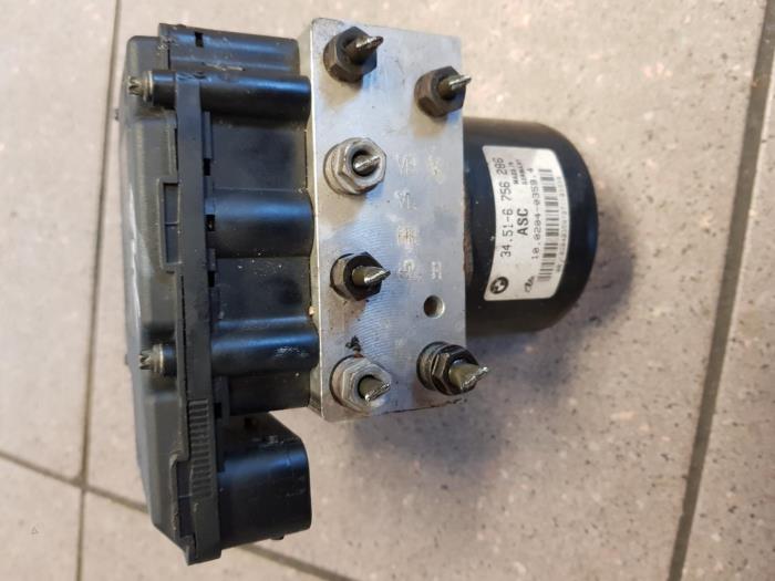 Gebruikte ABS Pomp BMW 3 serie (E46/4) 320d 16V Prijs € 80,00 Margeregeling aangeboden door Autosloopbedrijf H.C.Stouten