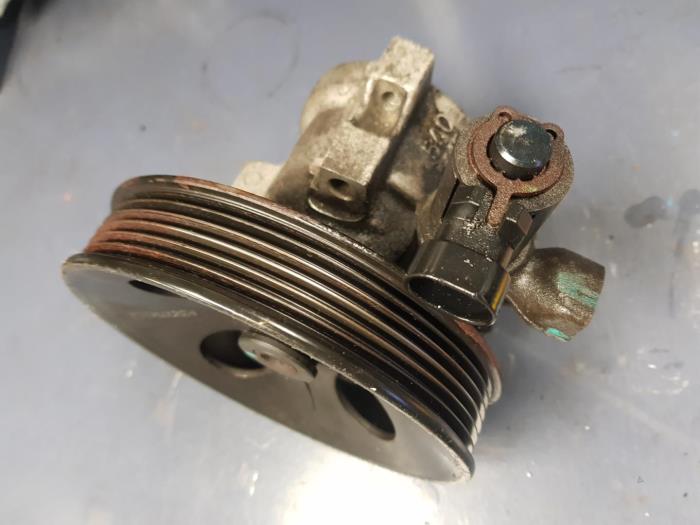 Gebruikte Stuurpomp Chevrolet Nubira Wagon (J100) 1.8 16V Prijs € 50,00 Margeregeling aangeboden door Autosloopbedrijf H.C.Stouten