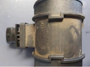 Gebruikte Luchtmassameter Fiat Croma (194) 1.9 JTD Multijet Prijs € 40,00 Margeregeling aangeboden door Autosloopbedrijf H.C.Stouten