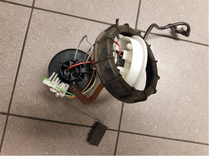 Gebruikte Tank element Pomp Ford Focus C-Max 1.8 16V Prijs € 50,00 Margeregeling aangeboden door Autosloopbedrijf H.C.Stouten