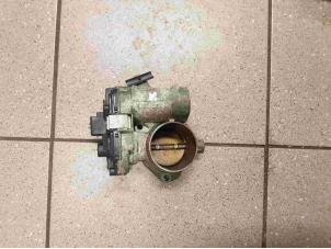 Gebruikte Gasklephuis Peugeot 307 (3A/C/D) 1.4 16V Prijs € 60,00 Margeregeling aangeboden door Autosloopbedrijf H.C.Stouten