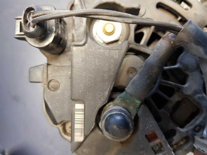 Gebruikte Dynamo Volkswagen Golf IV (1J1) 1.6 16V Prijs € 40,00 Margeregeling aangeboden door Autosloopbedrijf H.C.Stouten