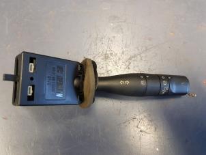 Gebruikte Knipperlicht Schakelaar Citroen Saxo 1.1i X,SX Prijs € 25,00 Margeregeling aangeboden door Autosloopbedrijf H.C.Stouten