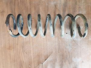 Gebruikte Schroefveer achter Mazda 5 (CR19) 1.8i 16V Prijs € 30,00 Margeregeling aangeboden door Autosloopbedrijf H.C.Stouten