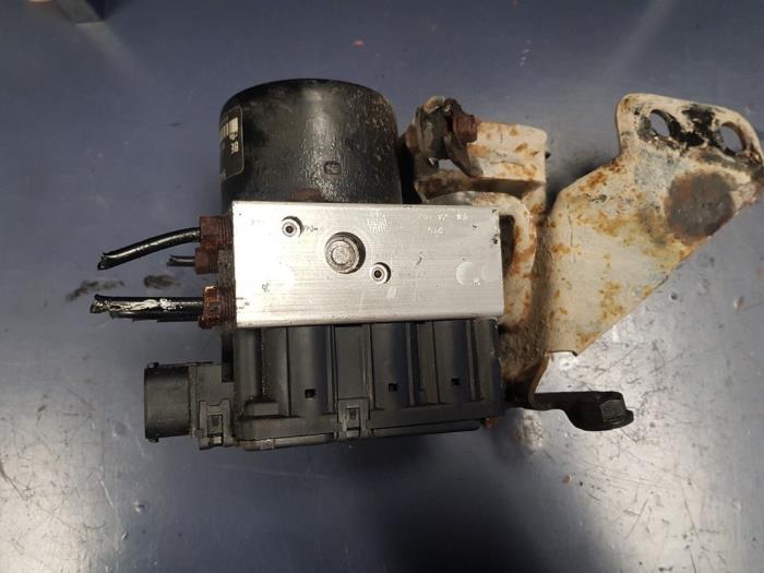 Gebruikte ABS Pomp Peugeot 106 II 1.1 XN,XR,XT,Accent Prijs € 80,00 Margeregeling aangeboden door Autosloopbedrijf H.C.Stouten