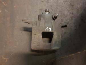 Gebruikte Remklauw (Tang) links-voor Chevrolet Aveo (250) 1.4 16V LS Prijs € 40,00 Margeregeling aangeboden door Autosloopbedrijf H.C.Stouten