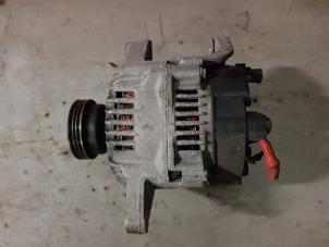 Gebruikte Alternator Renault Clio II (BB/CB) 1.6 Autom. Prijs € 30,00 Margeregeling aangeboden door Autosloopbedrijf H.C.Stouten