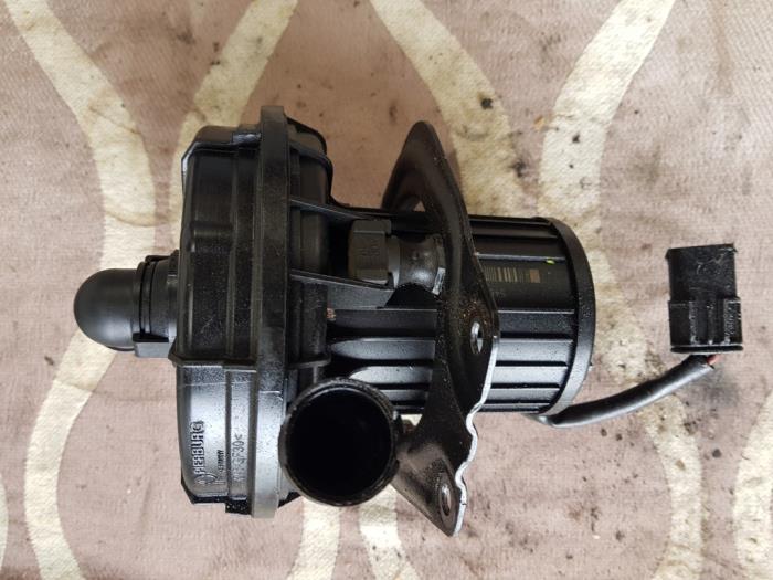 Gebruikte Luchtpomp Uitlaatgas BMW 3 serie Touring (E46/3) 318i 16V Prijs € 40,00 Margeregeling aangeboden door Autosloopbedrijf H.C.Stouten