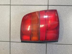 Gebruikte Achterlicht links Nissan Micra (K11) 1.0 L,LX 16V Prijs € 20,00 Margeregeling aangeboden door Autosloopbedrijf H.C.Stouten
