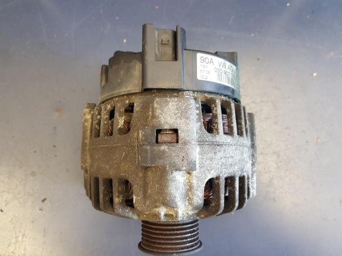 Dynamo van een Volkswagen Polo IV (9N1/2/3) 1.2 12V 2006