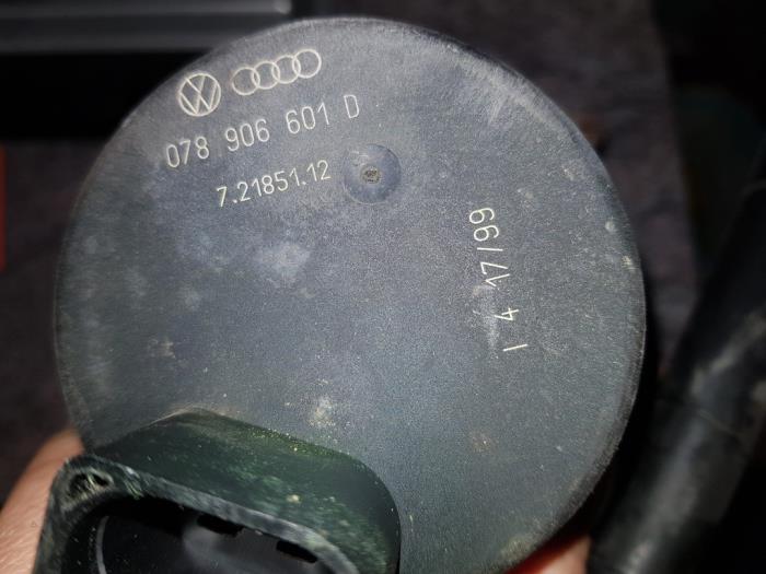 Gebruikte Luchtpomp Uitlaatgas Audi A6 Avant Quattro (C5) 2.8 V6 30V Prijs € 50,00 Margeregeling aangeboden door Autosloopbedrijf H.C.Stouten