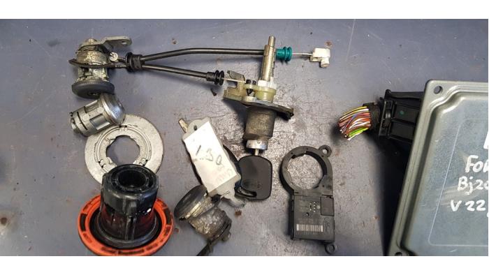 Gebruikte Kontaktslot + computer Ford Ka I 1.3i Prijs € 125,00 Margeregeling aangeboden door Autosloopbedrijf H.C.Stouten