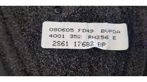 Gebruikte Buitenspiegel rechts Ford Fiesta 5 (JD/JH) 1.4 16V Prijs € 30,00 Margeregeling aangeboden door Autosloopbedrijf H.C.Stouten