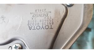 Gebruikte Ruitenwissermotor achter Toyota Corolla Verso (R10/11) 2.2 D-4D 16V Prijs € 40,00 Margeregeling aangeboden door Autosloopbedrijf H.C.Stouten